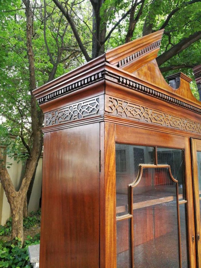 An Early Victorian Mahogany Bookcase / Cabinet in Two Parts. Circa 1840 - Image 6