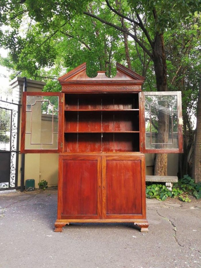An Early Victorian Mahogany Bookcase / Cabinet in Two Parts. Circa 1840 - Image 8