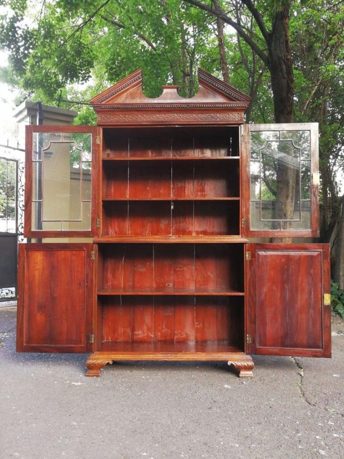 An Early Victorian Mahogany Bookcase / Cabinet in Two Parts. Circa 1840 - Image 9