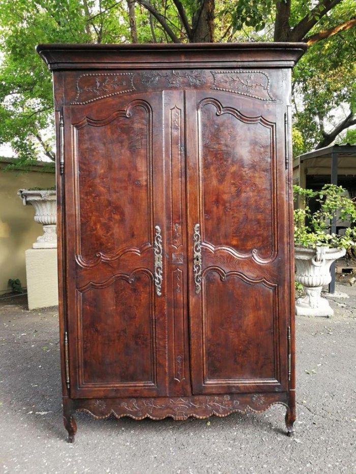A Late 18th/early 19th century French Louis XV walnut and Burr Provincial Armoire. Circa 1800
