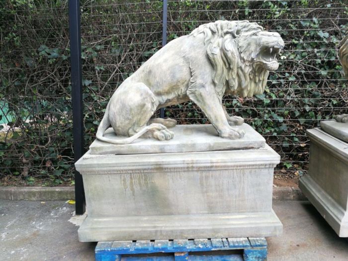 A Very Rare Pair of  20th Century English Trafalgar-style Cast Stone Concrete Statues on Concrete Pedestals ND - Image 4