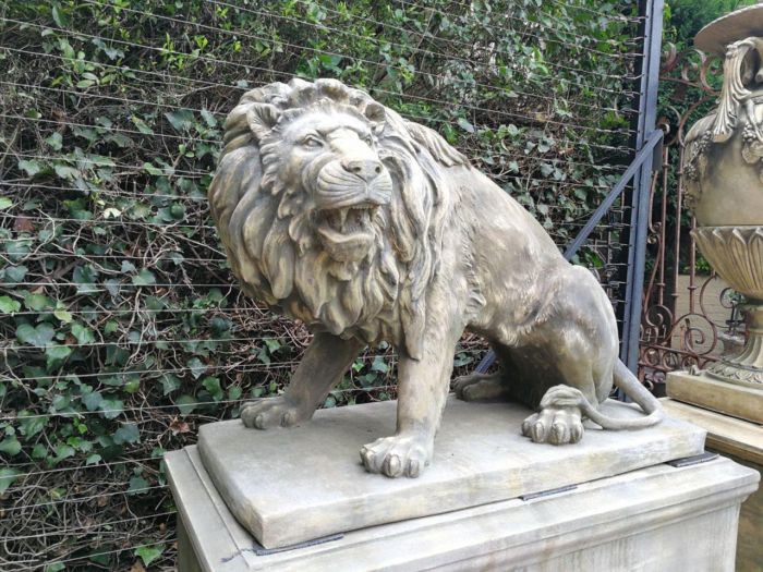 A Very Rare Pair of  20th Century English Trafalgar-style Cast Stone Concrete Statues on Concrete Pedestals ND - Image 6
