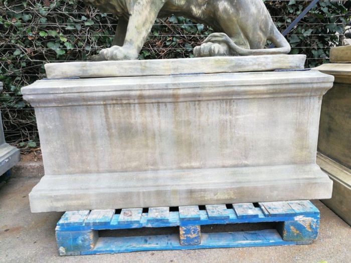 A Very Rare Pair of  20th Century English Trafalgar-style Cast Stone Concrete Statues on Concrete Pedestals ND - Image 8