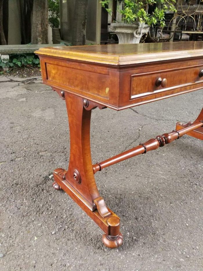 A Late circa 1890 Victorian Mahogany Library Table with BADA Stamp (British Antiques Dealers Association) With a Gilt-tooled Brown Leather Top on Castors - Image 5