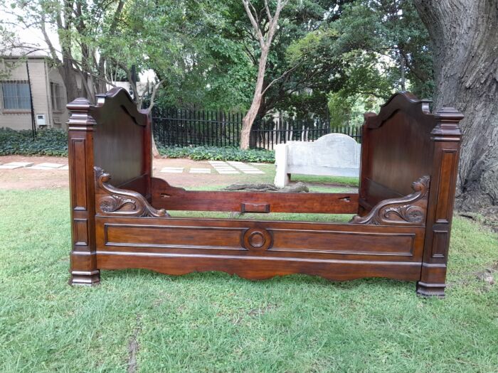 A French Mahogany Lit Bateau Daybed / Bed