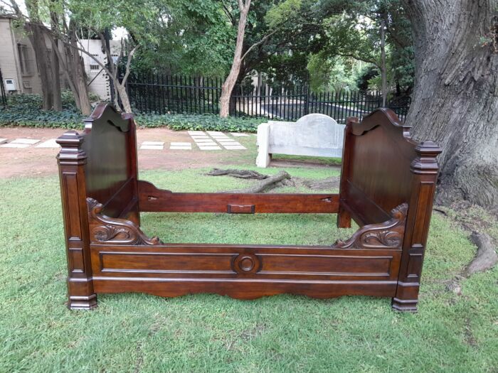 A French Mahogany Lit Bateau Daybed / Bed - Image 3