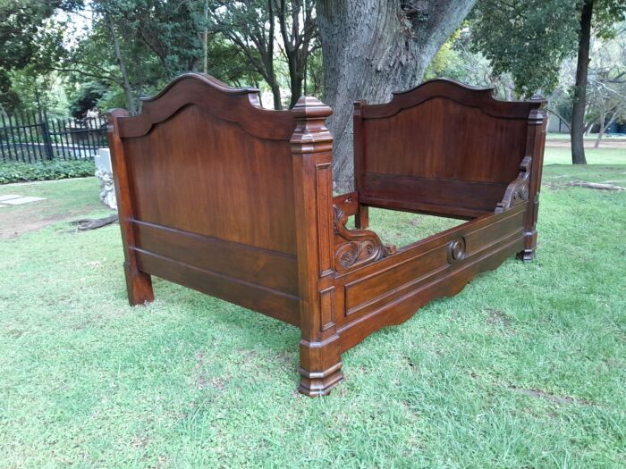 A French Mahogany Lit Bateau Daybed / Bed - Image 5