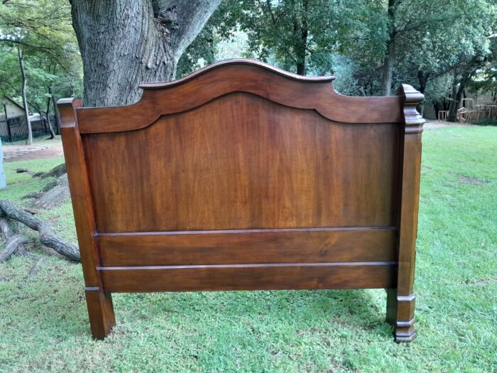 A French Mahogany Lit Bateau Daybed / Bed - Image 10