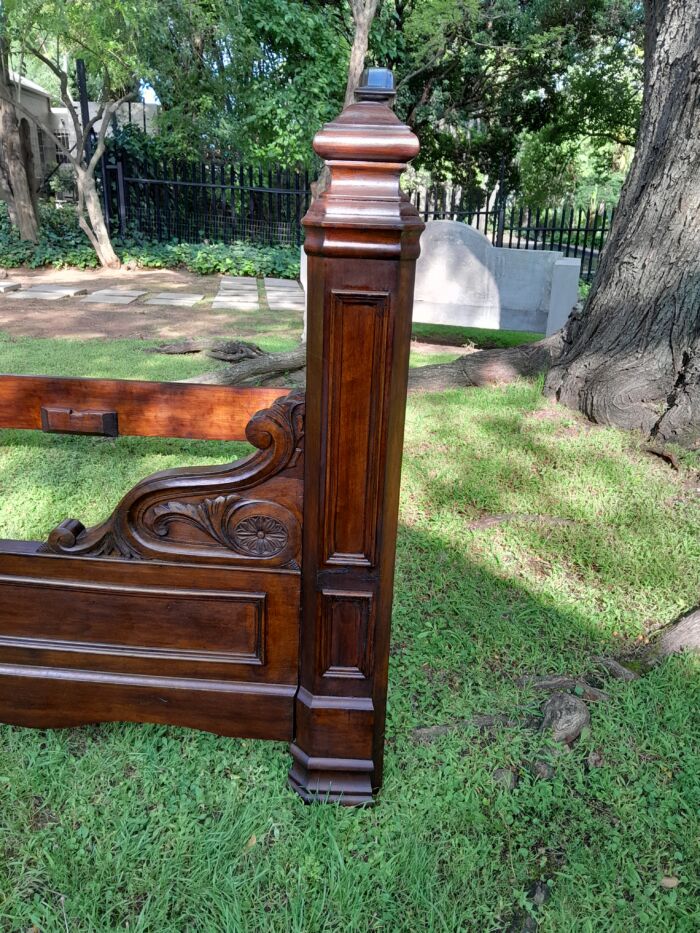 A French Mahogany Lit Bateau Daybed / Bed - Image 9