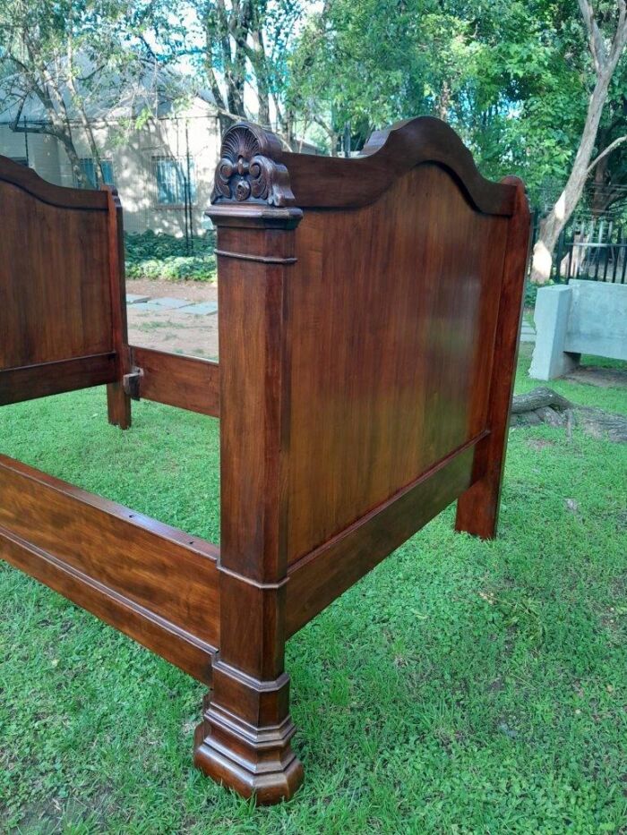 A Rare 19th Century French Mahogany Daybed  /  Lit Bateau - Image 10