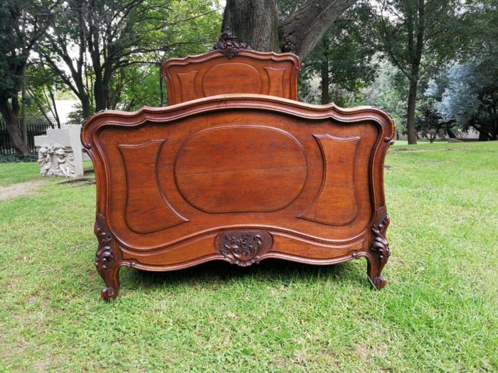 An Antique French Louis XV Carved Oak Bed - Image 2