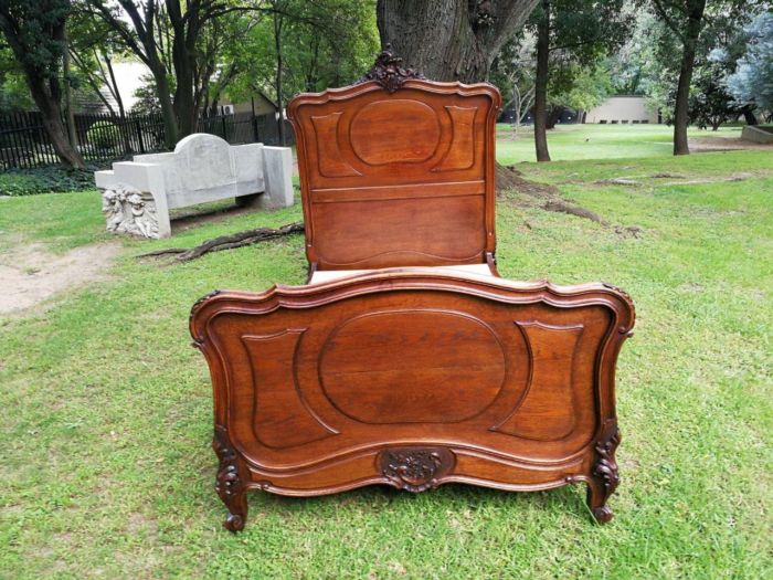 An Antique French Louis XV Carved Oak Bed - Image 3