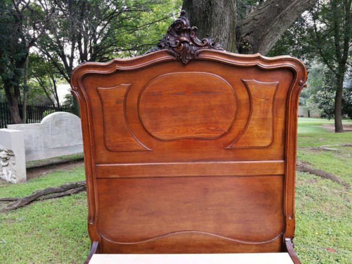 An Antique French Louis XV Carved Oak Bed - Image 7