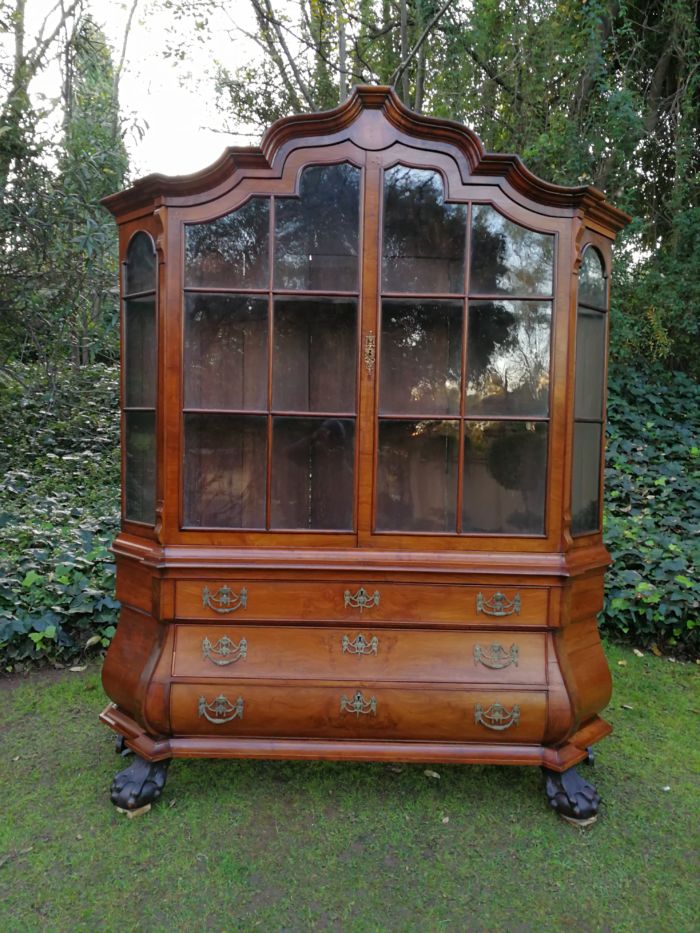 An 18th Century Walnut Vitrine with Keys and Original Brass Handle - Image 2