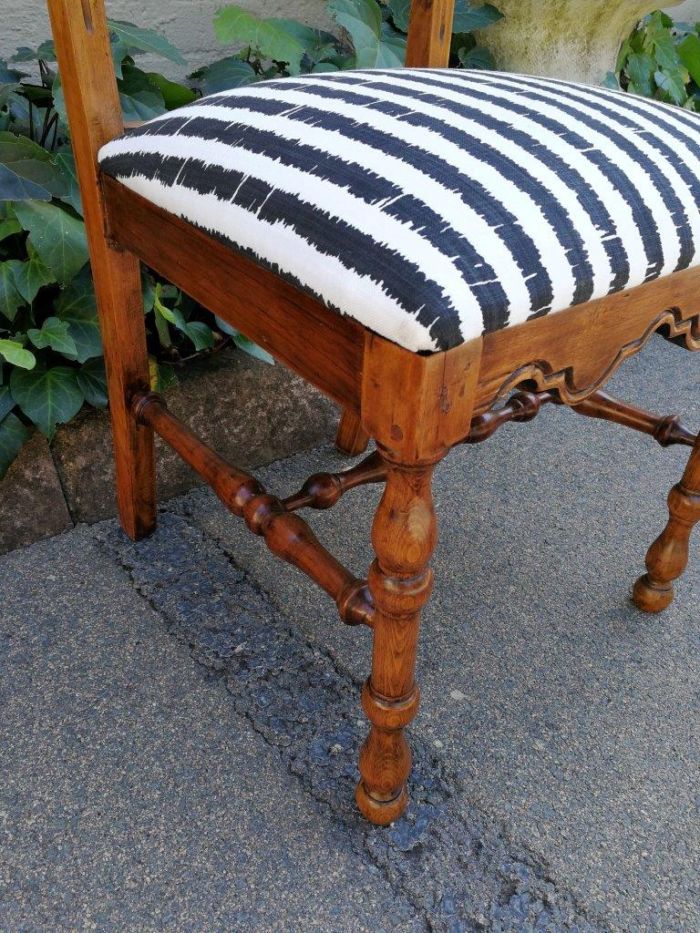 A Set Of Eight Carved Dining Chairs - Image 7