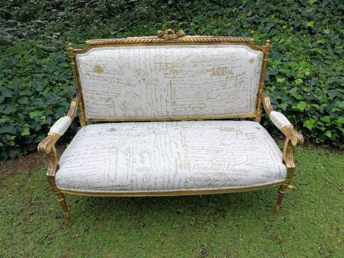 A French Style Hand-Gilded Beechwood Settee Upholstered In A Custom-Made Handmade Linen With Script Design - Image 2