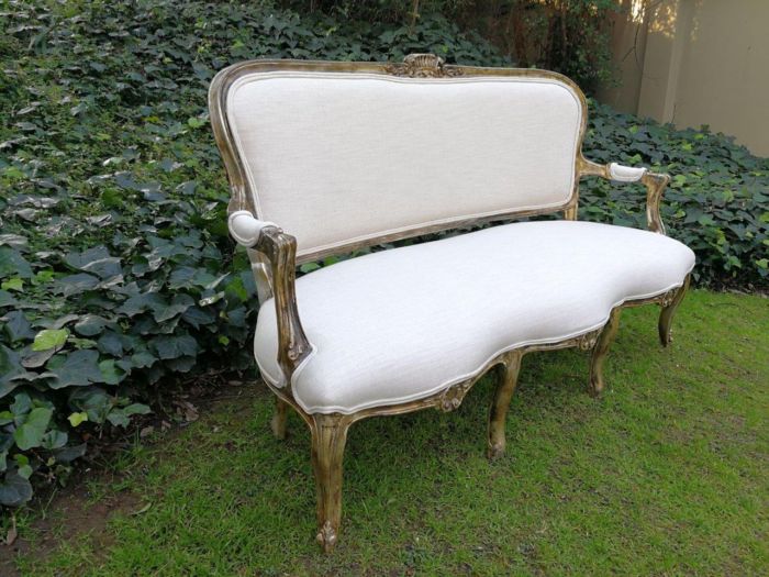 A 20th Century Carved And Hand-Gilded French Style Settee Upholstered In An Imported Linen - Image 4