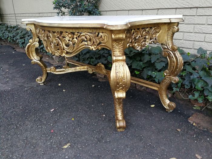 A 20th Century Hand-Gilded Ornately Carved Wooden Console/Entrance Table Of Large Proportion - Image 4