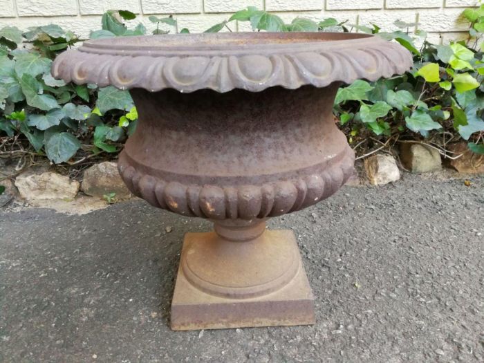 A Pair Of 20th Century French Cast Iron Urns - Image 5