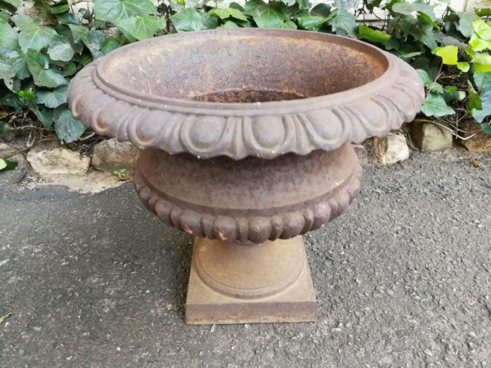 A Pair Of 20th Century French Cast Iron Urns - Image 6