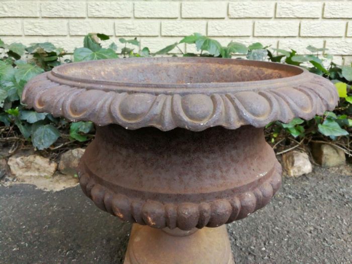 A Pair Of 20th Century French Cast Iron Urns - Image 8