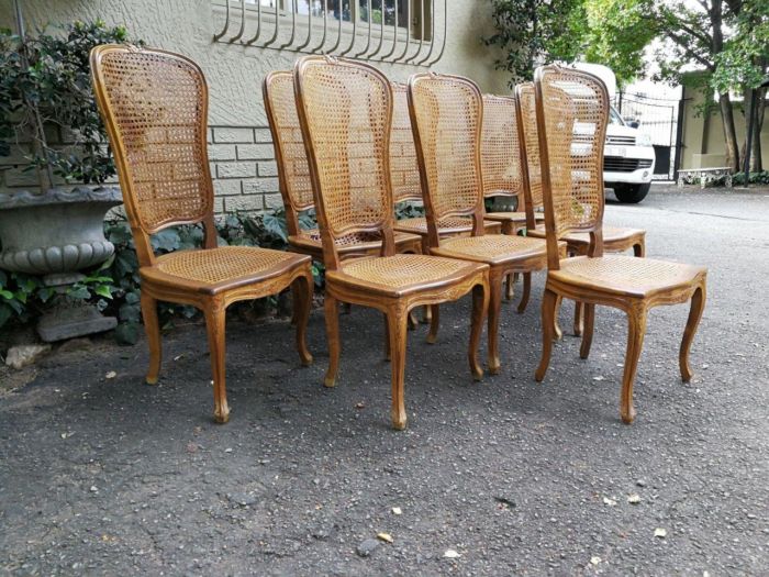 A 20th Century Circa Mid 1950s Set Of Eight French Carved Oak Dining Chairs - Image 4