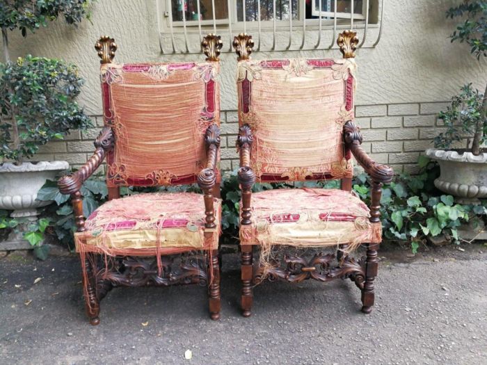 A Pair of Early 19th Century Gilt Wood and Oak Carved Throne Chairs (Still with the original silk and embroidery) Provenance:  Queen Natalia of Serbia - Image 2