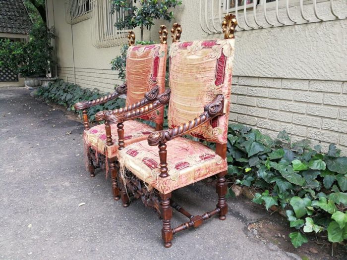 A Pair of Early 19th Century Gilt Wood and Oak Carved Throne Chairs (Still with the original silk and embroidery) Provenance:  Queen Natalia of Serbia - Image 3