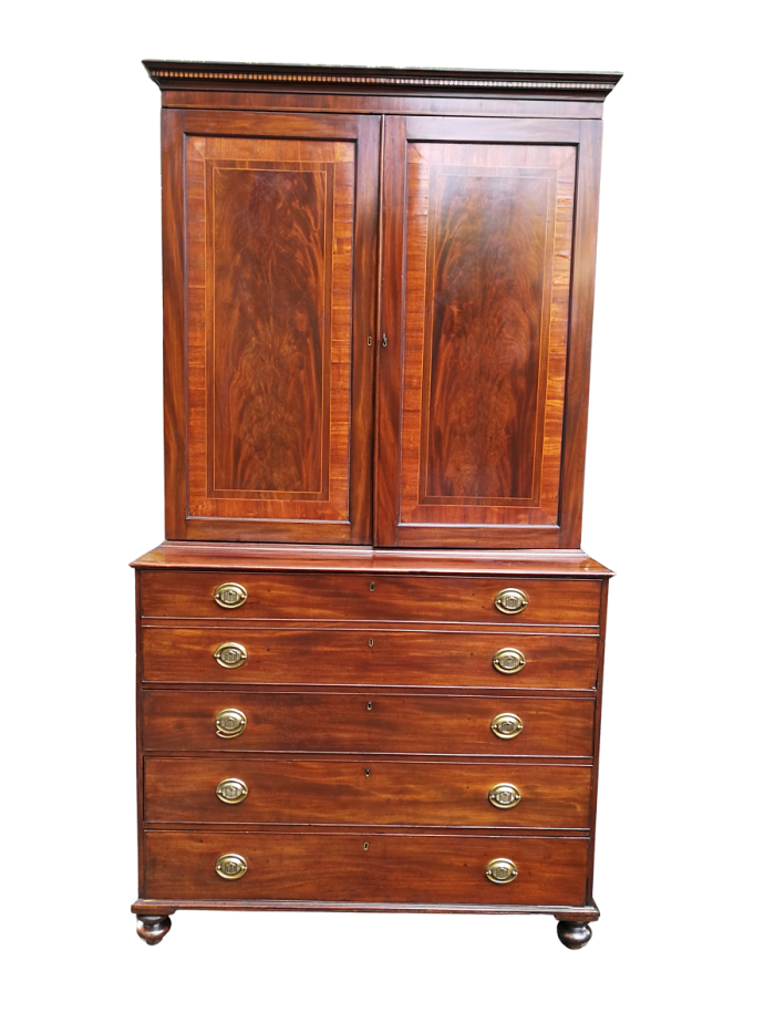 A Mid 19th Century Victorian Mahogany Secretaire. The interior fitted with a gilt-tooled green leather writing surface. Circa 1850