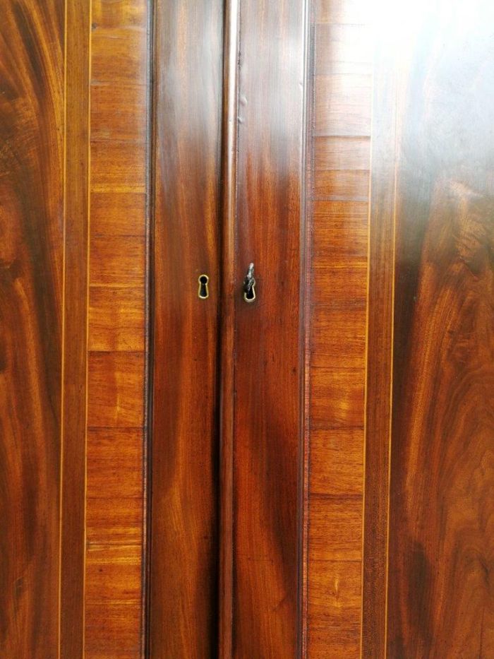 A Mid 19th Century Victorian Mahogany Secretaire. The interior fitted with a gilt-tooled green leather writing surface. Circa 1850 - Image 8