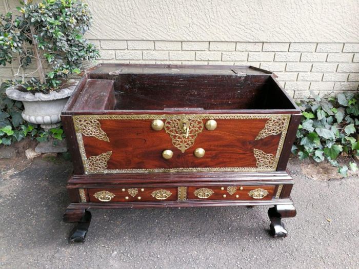 A Late 17th Century/Early 18th Century Dutch Colonial Batavian Hardwood and Ebonised Brass-Bound Chest-on-stand, in Two Parts ND - Image 7