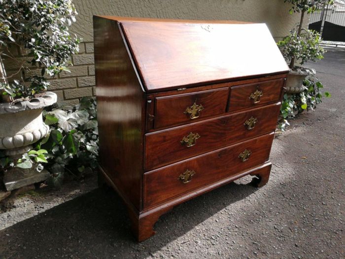 A 19th Century Circa 1860 Mid-Victorian Mahogany Secretaire Gilt-tooled Leather Writing Surface with Key - Image 4