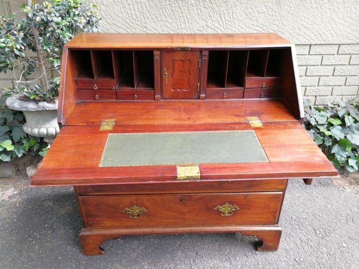 A 19th Century Circa 1860 Mid-Victorian Mahogany Secretaire Gilt-tooled Leather Writing Surface with Key - Image 5