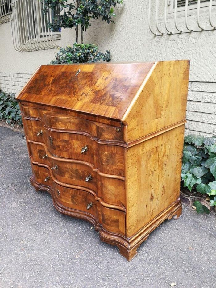 A 19th Century Circa 1850 Walnut and Burr-walnut Secretaire/ Chest of Drawers with Lock and Key with a Secret Panel and Interior Drawers - Image 3