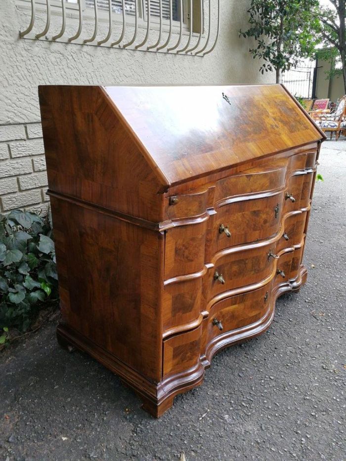 A 19th Century Circa 1850 Walnut and Burr-walnut Secretaire/ Chest of Drawers with Lock and Key with a Secret Panel and Interior Drawers - Image 4