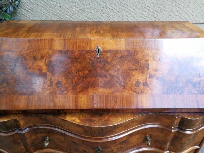 A 19th Century Circa 1850 Walnut and Burr-walnut Secretaire/ Chest of Drawers with Lock and Key with a Secret Panel and Interior Drawers - Image 7