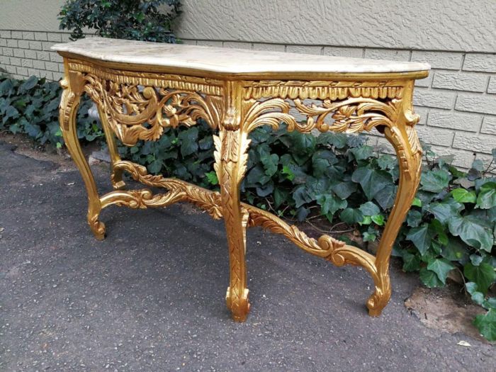 A 20th Century French Style Marble and Gilt-wood Console Table - Image 5