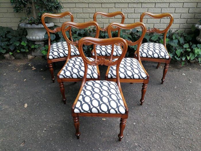 A 19th Century Circa 1890 Set Of Six Victorian Mahogany Bustle Back Chairs - Image 3