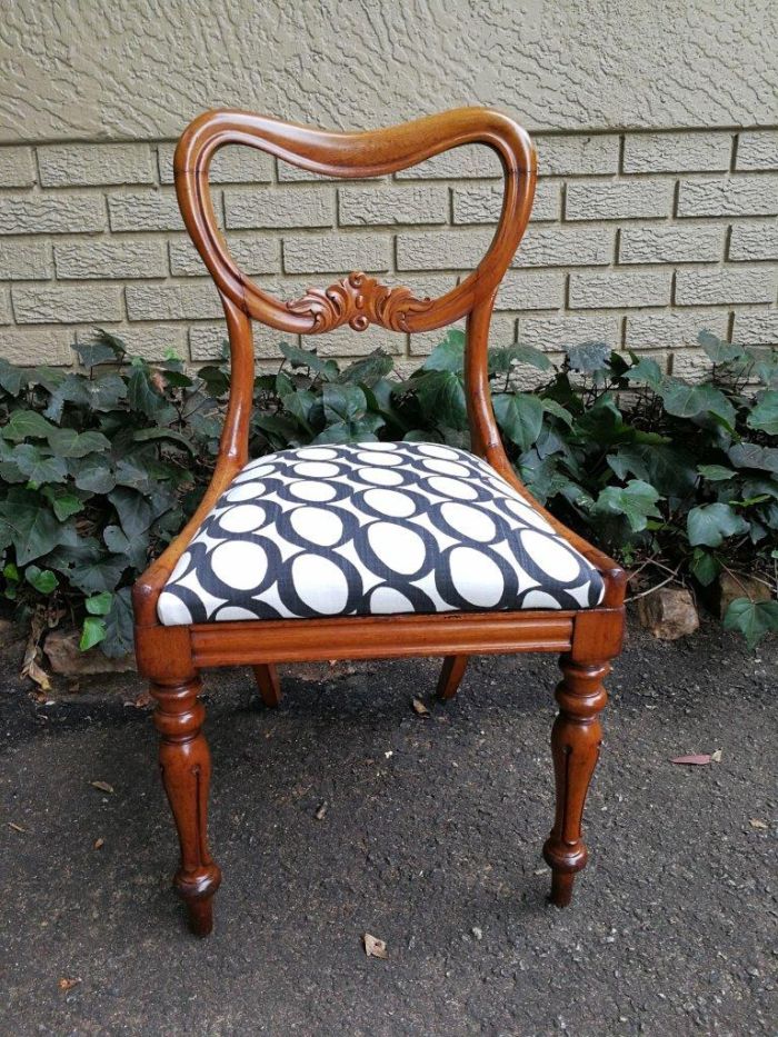 A 19th Century Circa 1890 Set Of Six Victorian Mahogany Bustle Back Chairs - Image 5