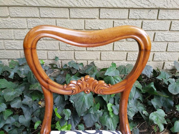 A 19th Century Circa 1890 Set Of Six Victorian Mahogany Bustle Back Chairs - Image 6