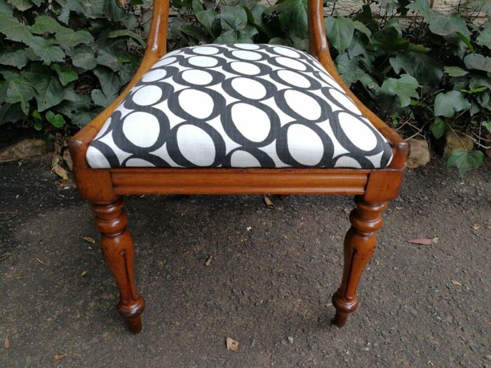 A 19th Century Circa 1890 Set Of Six Victorian Mahogany Bustle Back Chairs - Image 7