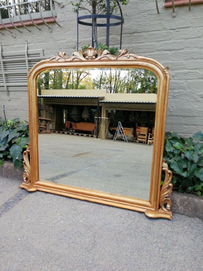 A 20th Century Victorian Style Gilt Painted Bevelled Mirror - Image 3