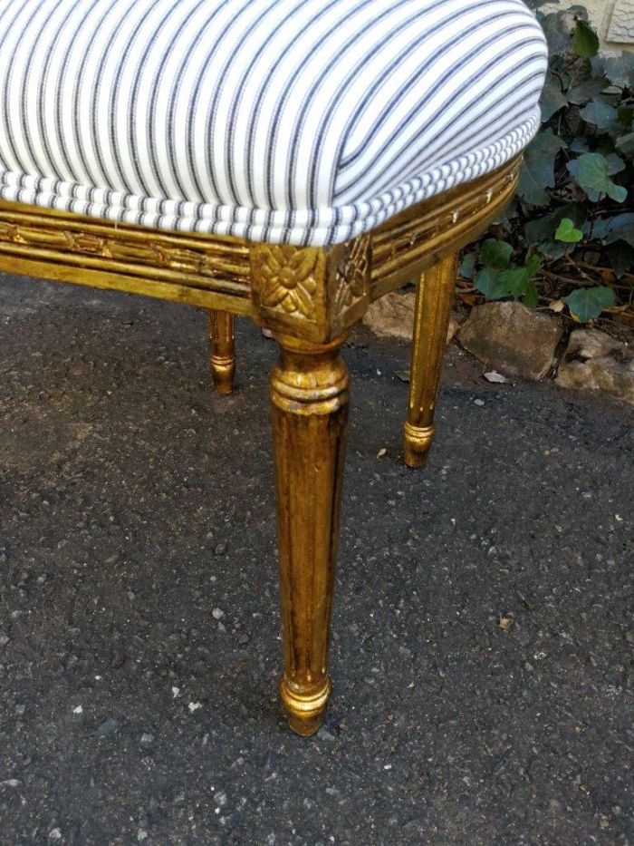 A Pair Of 20th Century French Style Gilt Salon Chairs - Image 7