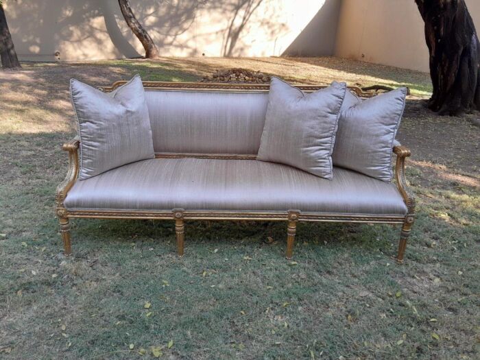 A 20th Century French Style Carved Gilt Wood Settee - Image 2