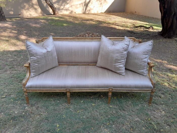 A 20th Century French Style Carved Gilt Wood Settee - Image 3