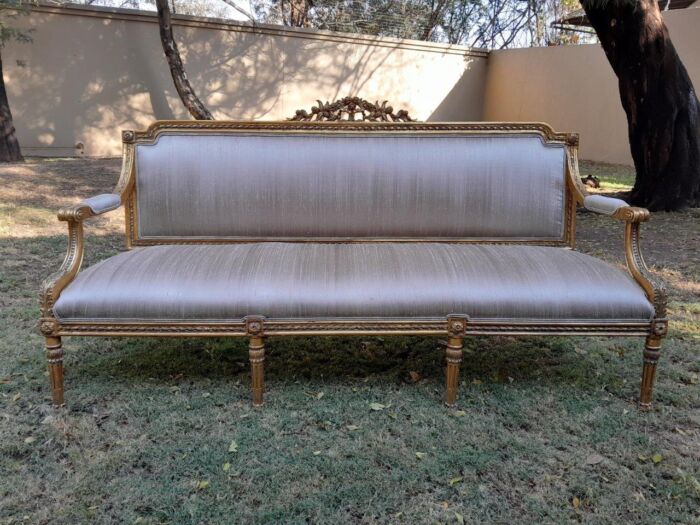 A 20th Century French Style Carved Gilt Wood Settee - Image 5