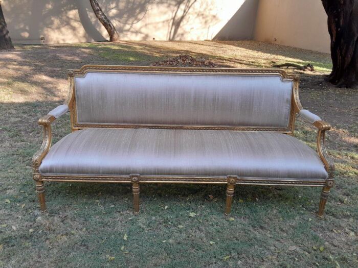 A 20th Century French Style Carved Gilt Wood Settee - Image 6