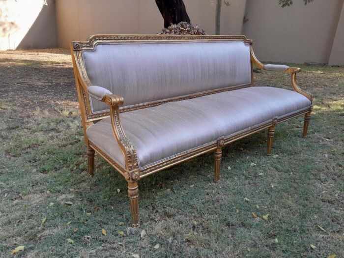 A 20th Century French Style Carved Gilt Wood Settee - Image 7