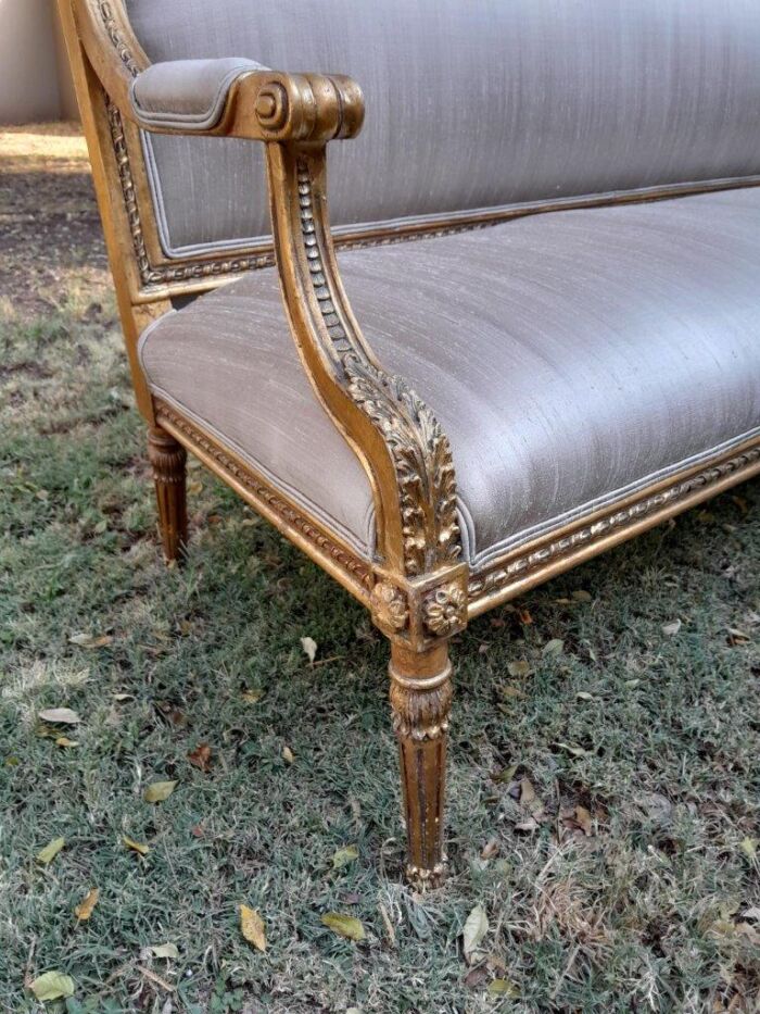 A 20th Century French Style Carved Gilt Wood Settee - Image 8