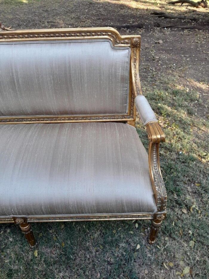A 20th Century French Style Carved Gilt Wood Settee - Image 10